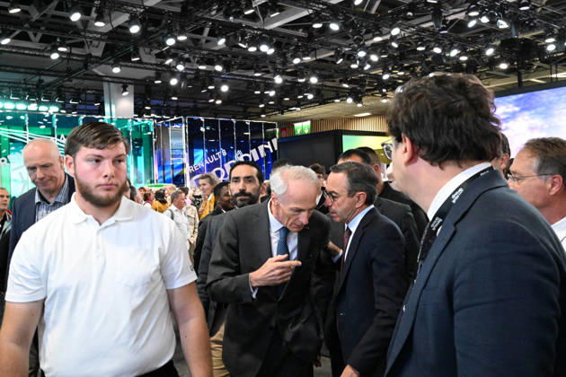 Bruno Retailleau at the Paris Motor Show 2026 Bruno Retailleau candidate for the 2027 presidential election Jean Dominique Senard, Chairman of the Board of Directors of Renault at the International Motor Show 2026 in Paris Porte de Versailles on October 15,2026. Photo Ait Adjedjou Karim ABACAPRESS.COM Paris France  Copyright: xAitxAdjedjouxKarim ABACAx