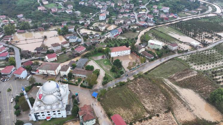 Heavy rain continues to affect Sakarya SAKARYA, TURKIYE - OCTOBER 16: An aerial view of floodwaters surrounding homes and roads in the Daricayiri neighborhood of Karasu district in Sakarya, Turkiye, on October 16, 2026. Heavy rainfall that began on the evening of the previous day continued to affect the province, and the area was seen from the air after flooding struck the neighborhood. Ibrahim Yozoglu Anadolu Sakarya Turkey. Editorial use only. Please get in touch for any other usage. Copyright: x2026xAnadoluxIbrahimxYozoglux