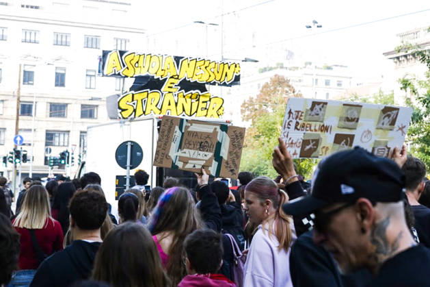 IPA89756949 - Milan, October 16, 2026: student march; Thousands of students demonstrate in support of education and against the cap on foreign students:  Copyright: xGiuliaxSciaccax xGiuliaxSciaccax IPA89756949