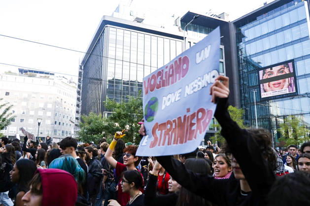 IPA89756951 - Milan, October 16, 2026: student march; Thousands of students demonstrate in support of education and against the cap on foreign students:  Copyright: xGiuliaxSciaccax xGiuliaxSciaccax IPA89756951