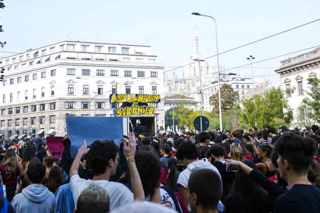 IPA89756960 - Milan, October 16, 2026: student march; Thousands of students demonstrate in support of education and against the cap on foreign students:  Copyright: xGiuliaxSciaccax xGiuliaxSciaccax IPA89756960
