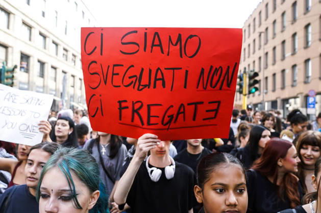 IPA89756968 - Milan, October 16, 2026: student march; Thousands of students demonstrate in support of education and against the cap on foreign students:  Copyright: xGiuliaxSciaccax xGiuliaxSciaccax IPA89756968
