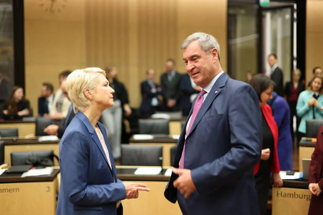 Bundesrat 16.10.2025, Germany, Berlin, Bundesrat, 1069 Sitzung, mit Ministerpräsident Markus Söder, Portrait, Ministerpräsidentin Manuela Schwesig, Gestik, Ministerpräsident Gordon Schnieder CDU RLP, Ministerpräsident Hendrik Wüst CDU NRW, Berlin Berlin Germany