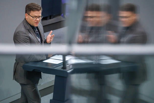 Bundestag Carsten Schneider (SPD), Minister fuer Umwelt, Klimaschutz, Naturschutz und nukleare Sicherheit, im Deutschen Bundestag am 16.10.26 in Berlin. Berlin Berlin Deutschland Bundestag