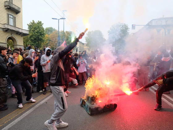 IPA89758532 - Turin, October 16, 2026: Student protests calling for funding for schools, not for war  Copyright: xCostantinoxSergix xCostantinoxSergix IPA89758532