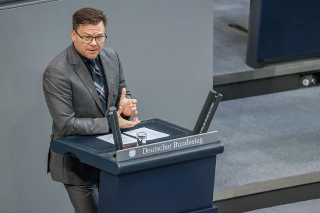 Bundestag Carsten Schneider (SPD), Minister fuer Umwelt, Klimaschutz, Naturschutz und nukleare Sicherheit, im Deutschen Bundestag am 16.10.26 in Berlin. Berlin Berlin Deutschland Bundestag