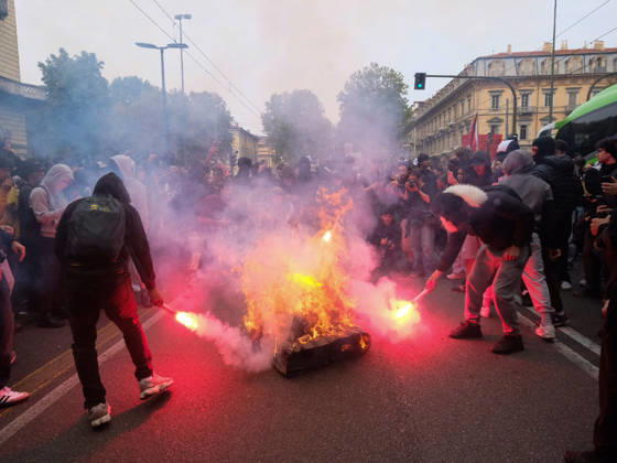 IPA89758534 - Turin, October 16, 2026: Student protests calling for funding for schools, not for war  Copyright: xCostantinoxSergix xCostantinoxSergix IPA89758534