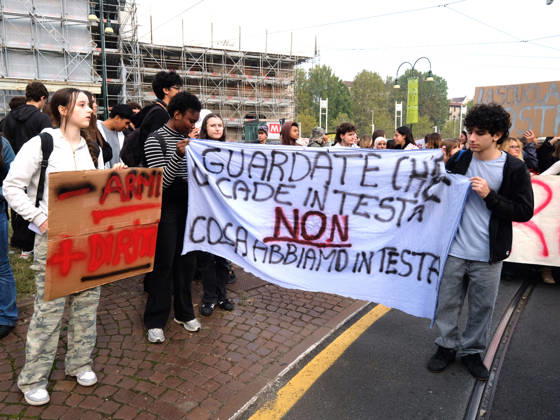 IPA89758454 - Turin, October 16, 2026: Student protests calling for funding for schools, not for war  Copyright: xCostantinoxSergix xCostantinoxSergix IPA89758454