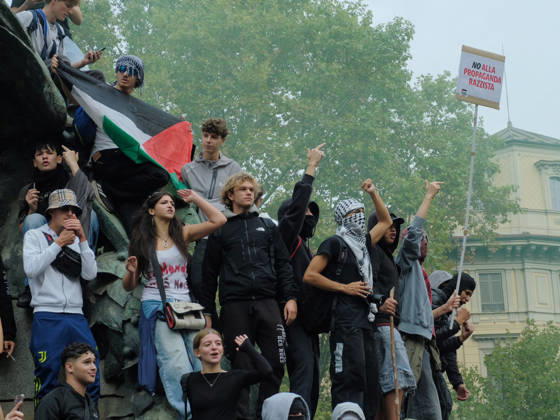 IPA89758499 - Turin, October 16, 2026: Student protests calling for funding for schools, not for war  Copyright: xCostantinoxSergix xCostantinoxSergix IPA89758499
