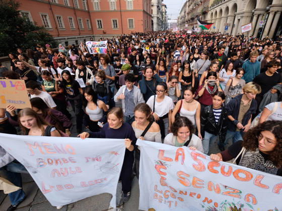 IPA89758461 - Turin, October 16, 2026: Student protests calling for funding for schools, not for war  Copyright: xCostantinoxSergix xCostantinoxSergix IPA89758461