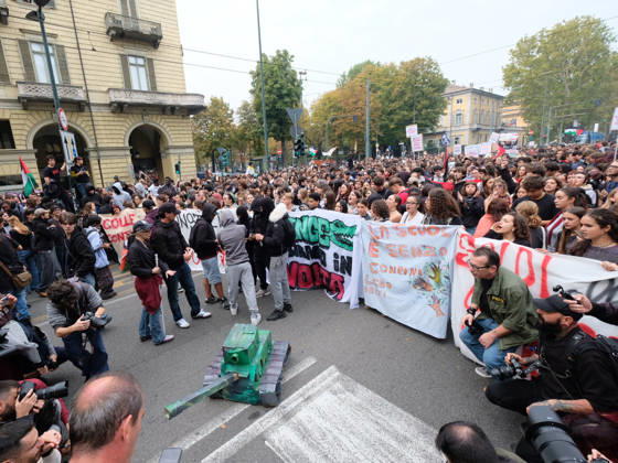 IPA89758505 - Turin, October 16, 2026: Student protests calling for funding for schools, not for war  Copyright: xCostantinoxSergix xCostantinoxSergix IPA89758505