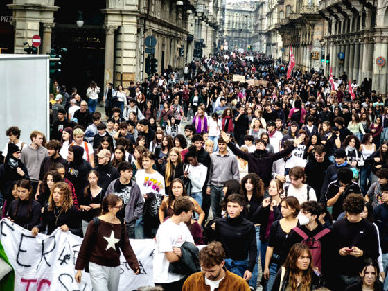 October 16, 2026, Torino: Il corteo contro il cambiamento climatico dei ragazzi di Friday for Future e gli studenti contro il degrado della scuola in corteo per il centro di Torino, 16 ottobre 2026 ANSA TINO ROMANO +++ATTENZIONE: NELLA FOTO Pa949795ee13539fa3269b8d2d9d79c04EBBERO ESSERE RITRATTI DEI MINORENNI. L ANSA METTE A DISPOSIZIONE DEI PROPRI ABBONATI QUESTA IMMAGINE, LASCIANDO LORO LA DECISIONE SULL OPPORTUNITA DI PUBBLICARLA+++A march against climate change by the Fridays for Future group, alongside students protesting the deterioration of their schools, moves through the center of Turin, October 16, 2026. ANSA TINO ROMANO Torino  - ZUMAa110 20261016_zaf_a110_028 Copyright: xTinoxRomanox xYu8x