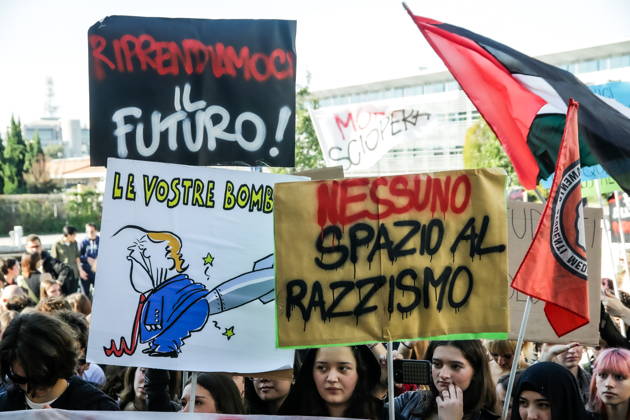 October 16, 2026, Master, Rome, Italy: High school students are participating in the march organized by the Coordination of High School Students to denounce the lack of resources in public schools, staff insecurity, the cost of books and transportation, and the critical issues facing the school system. The demonstration is part of the national student mobilization. Mestre, October 16, 2026 Master Italy  - ZUMAa289 20261016_zia_a289_012 Copyright: xMircoxToniolox xAgfx