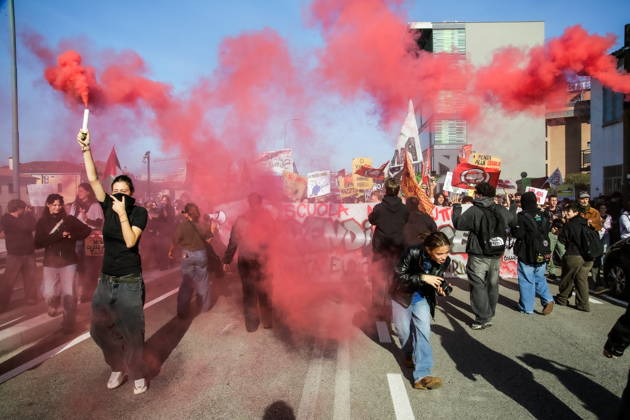 October 16, 2026, Master, Rome, Italy: High school students are participating in the march organized by the Coordination of High School Students to denounce the lack of resources in public schools, staff insecurity, the cost of books and transportation, and the critical issues facing the school system. The demonstration is part of the national student mobilization. Mestre, October 16, 2026 Master Italy  - ZUMAa289 20261016_zia_a289_020 Copyright: xMircoxToniolox xAgfx