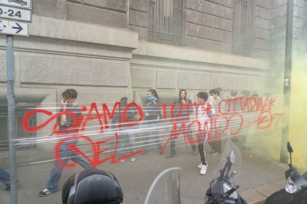 IPA89759933 - Milan, October 16, 26, Largo Cairoli, No One Is a Stranger Student Strike  Copyright: xGiuliaxSciaccax xGiuliaxSciaccax IPA89759933