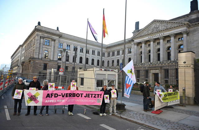 Rally calling for an AfD ban in Berlin BERLIN, GERMANY - OCTOBER 16: People take part in a rally near the Bundesrat calling for proceedings to ban the far-right Alternative for Germany (AfD) party and urge North Rhine-Westphalia Minister-President Hendrik Wust to support their demand, as he is set to be elected President of the Bundesrat that day, in Berlin, Germany, on 16 October 2026. The rally is organized by the alliance NRW Appeal: AfD Ban Now, which reportedly collected more than 120,000 signatures in support of an AfD ban in North Rhine-Westphalia and is urging the Bundesrat to initiate proceedings before the Federal Constitutional Court to ban the party. Volodymyr Sindieiev Anadolu Berlin Germany. Editorial use only. Please get Copyright: x2026xAnadoluxVolodymyrxSindieievx
