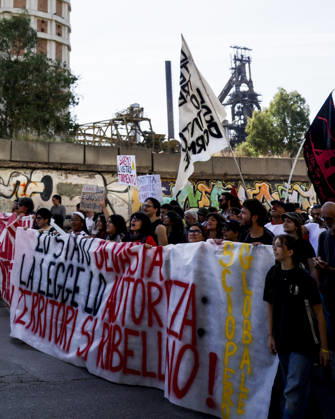 Environmental Protest in Bagnoli, Naples NAPLES, ITALY OCTOBER 16, 2026: Environmental activists, students and unemployed people take to the streets in the Bagnoli district of Naples to protest against the municipal administration™s handling of the environmental remediation of the former Italsider steelworks site. The demonstration focuses on the ongoing redevelopment works in the area, where facilities for the 38th Louis Vuitton America™s Cup, scheduled to take place in Naples in 2027, are being built. Protesters raise concerns about environmental protection, the remediation process and the impact of the project on the local community. ABP10829 Copyright: xAntonioxBalascox
