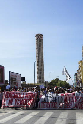 Environmental Protest in Bagnoli, Naples NAPLES, ITALY OCTOBER 16, 2026: Environmental activists, students and unemployed people take to the streets in the Bagnoli district of Naples to protest against the municipal administration™s handling of the environmental remediation of the former Italsider steelworks site. The demonstration focuses on the ongoing redevelopment works in the area, where facilities for the 38th Louis Vuitton America™s Cup, scheduled to take place in Naples in 2027, are being built. Protesters raise concerns about environmental protection, the remediation process and the impact of the project on the local community. ABP10873 Copyright: xAntonioxBalascox