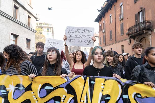 IPA89759920 - Milan, October 16, 26, Largo Cairoli, No One Is a Stranger Student Strike  Copyright: xGiuliaxSciaccax xGiuliaxSciaccax IPA89759920