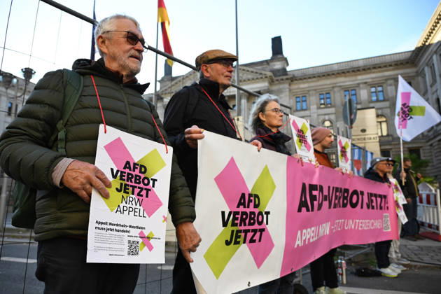 Rally calling for an AfD ban in Berlin BERLIN, GERMANY - OCTOBER 16: People take part in a rally near the Bundesrat calling for proceedings to ban the far-right Alternative for Germany (AfD) party and urge North Rhine-Westphalia Minister-President Hendrik Wüst to support their demand, as he is set to be elected President of the Bundesrat that day, in Berlin, Germany, on 16 October 2026. The rally is organized by the alliance NRW Appeal: AfD Ban Now, which reportedly collected more than 120,000 signatures in support of an AfD ban in North Rhine-Westphalia and is urging the Bundesrat to initiate proceedings before the Federal Constitutional Court to ban the party. Volodymyr Sindieiev Anadolu Berlin Germany. Editorial use only. Please get Copyright: x2026xAnadoluxVolodymyrxSindieievx