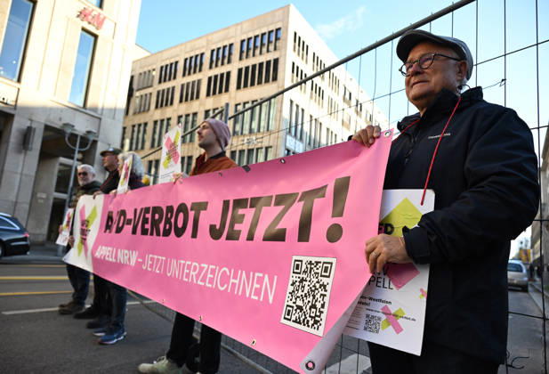 Rally calling for an AfD ban in Berlin BERLIN, GERMANY - OCTOBER 16: People take part in a rally near the Bundesrat calling for proceedings to ban the far-right Alternative for Germany (AfD) party and urge North Rhine-Westphalia Minister-President Hendrik Wüst to support their demand, as he is set to be elected President of the Bundesrat that day, in Berlin, Germany, on 16 October 2026. The rally is organized by the alliance NRW Appeal: AfD Ban Now, which reportedly collected more than 120,000 signatures in support of an AfD ban in North Rhine-Westphalia and is urging the Bundesrat to initiate proceedings before the Federal Constitutional Court to ban the party. Volodymyr Sindieiev Anadolu Berlin Germany. Editorial use only. Please get Copyright: x2026xAnadoluxVolodymyrxSindieievx