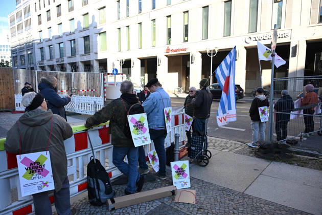 Rally calling for an AfD ban in Berlin BERLIN, GERMANY - OCTOBER 16: People take part in a rally near the Bundesrat calling for proceedings to ban the far-right Alternative for Germany (AfD) party and urge North Rhine-Westphalia Minister-President Hendrik Wüst to support their demand, as he is set to be elected President of the Bundesrat that day, in Berlin, Germany, on 16 October 2026. The rally is organized by the alliance NRW Appeal: AfD Ban Now, which reportedly collected more than 120,000 signatures in support of an AfD ban in North Rhine-Westphalia and is urging the Bundesrat to initiate proceedings before the Federal Constitutional Court to ban the party. Volodymyr Sindieiev Anadolu Berlin Germany. Editorial use only. Please get Copyright: x2026xAnadoluxVolodymyrxSindieievx