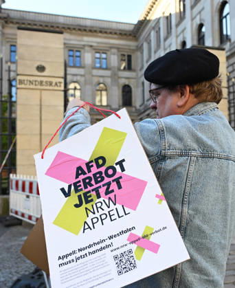 Rally calling for an AfD ban in Berlin BERLIN, GERMANY - OCTOBER 16: People take part in a rally near the Bundesrat calling for proceedings to ban the far-right Alternative for Germany (AfD) party and urge North Rhine-Westphalia Minister-President Hendrik Wüst to support their demand, as he is set to be elected President of the Bundesrat that day, in Berlin, Germany, on 16 October 2026. The rally is organized by the alliance NRW Appeal: AfD Ban Now, which reportedly collected more than 120,000 signatures in support of an AfD ban in North Rhine-Westphalia and is urging the Bundesrat to initiate proceedings before the Federal Constitutional Court to ban the party. Volodymyr Sindieiev Anadolu Berlin Germany. Editorial use only. Please get Copyright: x2026xAnadoluxVolodymyrxSindieievx