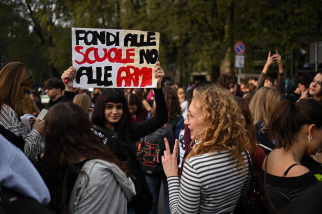 Nationwide school strike in Milan MILAN, ITALY - OCTOBER 16: Students hold placards during a nationwide school strike in Milan, Italy, on October 16, 2026. Protesters oppose the government s education policies and measures they consider discriminatory towards students of foreign origin, also highlighting demands for higher wages and an end to precarious employment in schools. Piero Cruciatti Anadolu Milan Italy. Editorial use only. Please get in touch for any other usage.  Copyright: x2026xAnadoluxPieroxCruciattix