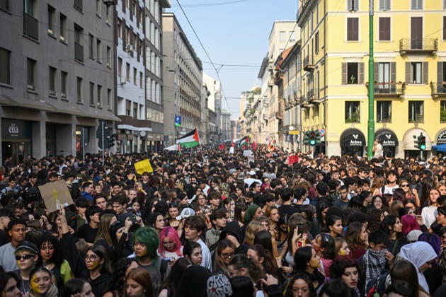 Nationwide school strike in Milan MILAN, ITALY - OCTOBER 16: Students take part in a demonstration during a nationwide school strike in Milan, Italy, on October 16, 2026. Protesters oppose the government s education policies and measures they consider discriminatory towards students of foreign origin, also highlighting demands for higher wages and an end to precarious employment in schools. Piero Cruciatti Anadolu Milan Italy. Editorial use only. Please get in touch for any other usage.  Copyright: x2026xAnadoluxPieroxCruciattix