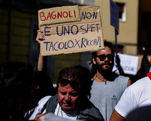 News - Environmental Protest in Bagnoli, Naples NAPLES, ITALY OCTOBER 16, 2026: Environmental activists, students and unemployed people take to the streets in the Bagnoli district of Naples to protest against the municipal administration s handling of the environmental remediation of the former Italsider steelworks site. The demonstration focuses on the ongoing redevelopment works in the area, where facilities for the 38th Louis Vuitton America s Cup, scheduled to take place in Naples in 2027, are being built. Protesters raise concerns about environmental protection, the remediation process and the impact of the project on the local community. Napoli Bagnoli Italy Copyright: xAntonioxBalascox xLiveMediax LPN_2745587