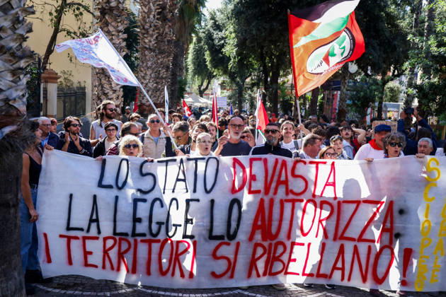 IPA89763003 - NAPLES, ITALY — OCTOBER 16, 2026: Environmental activists, students, and unemployed people take to the streets in the Bagnoli district of Naples to protest the municipal administration’s handling of the environmental remediation of the former Italsider steelworks site. The demonstration focuses on the ongoing redevelopment work in the area, where facilities for the 38th Louis Vuitton America’s Cup—scheduled to take place in Naples in 2027—are being built. Protesters raise concerns about environmental protection, the remediation process, and the project’s impact on the local community.  Copyright: xAntonioxBalasco LiveMediax xAntonioxBalasco LiveMediax IPA89763003