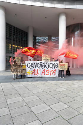 IPA89762910 - Milan, October 16, 2026, Via Melchiorre Gioia, Palazzo Lombardia. Pictured: The protest by young UDU students who had set up tents at BAM Park in Porta Nuova; the demonstration in front of the Regional Government Building with smoke bombs and signs.  Copyright: xFrancescoxEnriquezx xFrancescoxEnriquezx IPA89762910