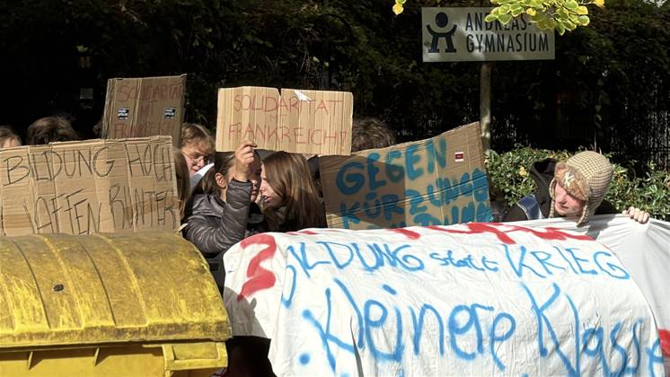German high school students block Berlin schools to protest conscription and back French student movement BERLIN, GERMANY - OCTOBER 16: Students set up barricades using trash bins outside Andreas High School (Andreas-Gymnasium) in the Friedrichshain district of Berlin, Germany on October 16, 2026. High school students across three schools in the capital staged demonstrations against proposed military conscription plans and educational funding cuts, expressing solidarity with ongoing high school protest movements in France. Police deployed officers to secure the surrounding area. Erbil Basay Anadolu Berlin Germany. Editorial use only. Please get in touch for any other usage.  Copyright: x2026xAnadoluxErbilxBasayx