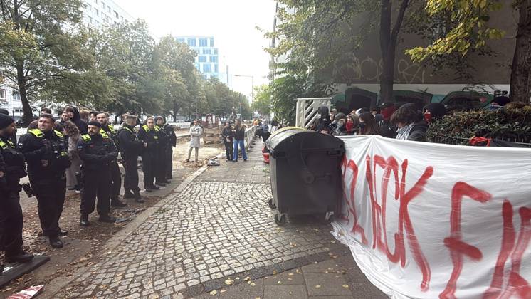 German high school students block Berlin schools to protest conscription and back French student movement BERLIN, GERMANY - OCTOBER 16: Police take security measures as students set up barricades using trash bins outside Andreas High School (Andreas-Gymnasium) in the Friedrichshain district of Berlin, Germany on October 16, 2026. High school students across three schools in the capital staged demonstrations against proposed military conscription plans and educational funding cuts, expressing solidarity with ongoing high school protest movements in France. Erbil Basay Anadolu Berlin Germany. Editorial use only. Please get in touch for any other usage.  Copyright: x2026xAnadoluxErbilxBasayx