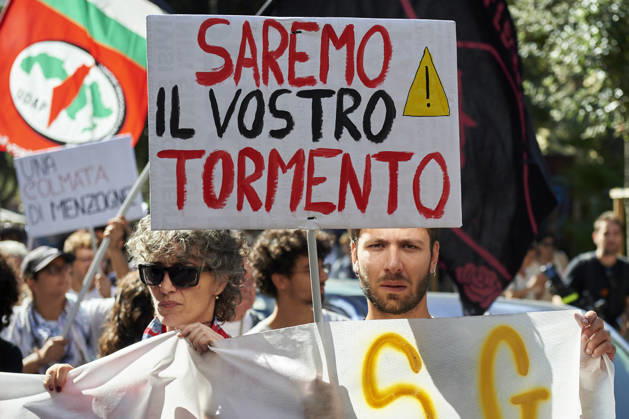March for a climate strike in Naples NAPLES, ITALY - OCTOBER 16: People march for a climate strike to protest against governmental inaction towards global warming and climate change, part of demonstrations being held worldwide in a movement dubbed Fridays for Future inspired by the Swedish climate activist Greta Thunberg and to call for the regeneration of the Bagnoli neighbourhood, which will host the America’s Cup next year in Naples, on October 16, 2026. Eliano Imperato Anadolu Naples Italy. Editorial use only. Please get in touch for any other usage.  Copyright: x2026xAnadoluxElianoxImperatox