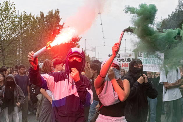 IPA89764425 - Some students with smoke bombs during a student strike in Turin; Report from Turin, Italy, October 16, 2026  Copyright: xCamillaxBaronetto LiveMediax xCamillaxBaronetto LiveMediax IPA89764425