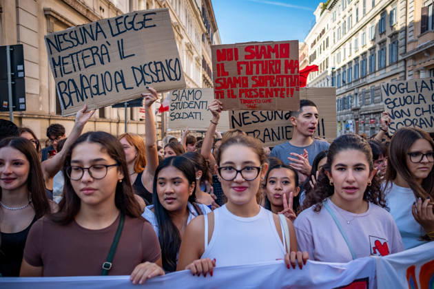 October 16, 2026, Rome, Rm, Italy: Thousands of students are taking to the streets to protest against the Meloni government™s education policies. The students™ demands include: No one is a foreigner; fund schools, not war; and no to the militarization of school. Rome Italy - ZUMAg256 20261016_znp_g256_023 Copyright: xMarcoxDixGianvitox