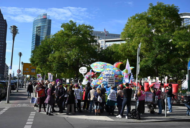 Rally calling for an AfD ban in Berlin BERLIN, GERMANY - OCTOBER 16: People take part in a rally near the Bundesrat calling for proceedings to ban the far-right Alternative for Germany (AfD) party and urge North Rhine-Westphalia Minister-President Hendrik Wüst to support their demand, as he is set to be elected President of the Bundesrat that day, in Berlin, Germany, on 16 October 2026. The rally is organized by the alliance NRW Appeal: AfD Ban Now , which reportedly collected more than 120,000 signatures in support of an AfD ban in North Rhine-Westphalia and is urging the Bundesrat to initiate proceedings before the Federal Constitutional Court to ban the party. Volodymyr Sindieiev Anadolu Berlin Germany. Editorial use only. Please get Copyright: x2026xAnadoluxVolodymyrxSindieievx