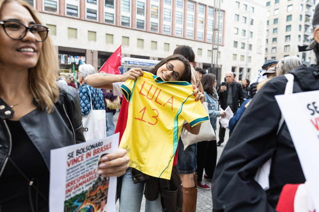 IPA89767308 - Milan, October 16, 2026, Piazza San Babila, Fridays for Future Italy rally climate and environmental activists  Copyright: xFrancescoxEnriquezx xFrancescoxEnriquezx IPA89767308