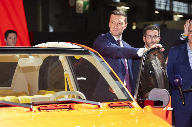 Paris, France October 16, 2026 - Paris Motor Show - Jordan Bardella RN, RASSEMBLEMENT NATIONAL, BARDELLA, SALON DE L AUTO, INDUSTRIE AUTOMOBILE, ECONOMIE, VOITURES, CITROEN 2CV  Copyright: xVincentxIsorex