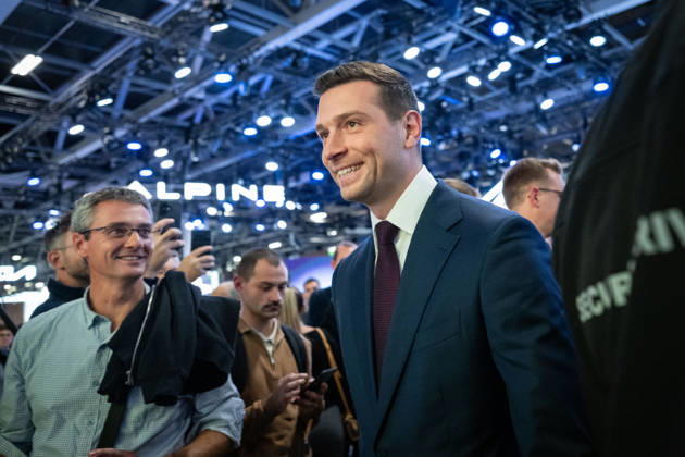 Jordan Bardella visit the Paris Motor Show - Paris President of French far-right party Rassemblement National (RN) Jordan Bardella during a visit at the 91st edition of the international Paris Motor Show (Mondial de l’auto) at the Porte de Versailles in Paris on October 16, 2026. Photo by Alexis Jumeau ABACAPRESS.COM Paris France  Copyright: xJumeauxAlexis ABACAx