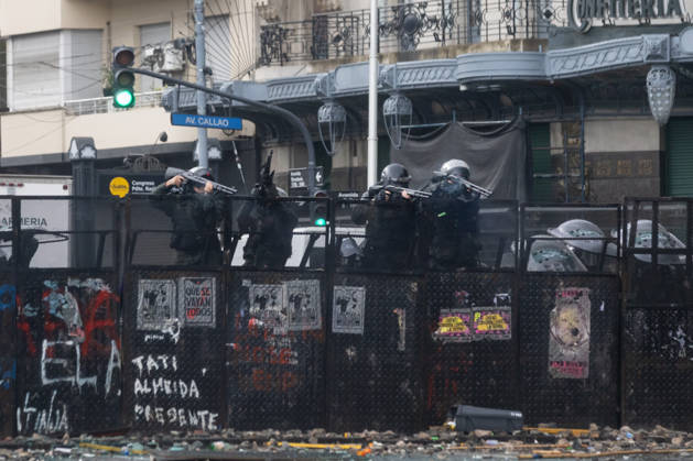 October 16, 2026, Buenos Aires, Buenos Aires, Argentina: Police officers fire at protesters during a demonstration demanding compliance with the University Budget Law. Buenos Aires Argentina  - ZUMAp265 20261016_zip_p265_052 Copyright: xDelfinaxCorberaxPix