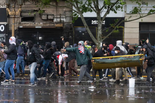 October 16, 2026, Buenos Aires, Buenos Aires, Argentina: Protesters move a barricade during clashes with police. Buenos Aires Argentina - ZUMAp265 20261016_zip_p265_053 Copyright: xDelfinaxCorberaxPix