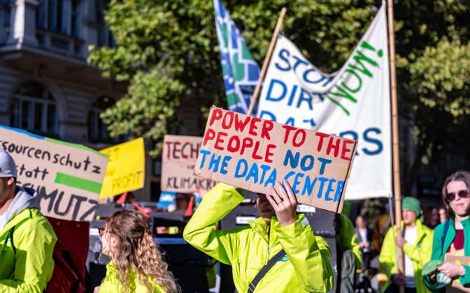 16.10.2026 Fridays For Future Klimastreik Klimaschutz ankündigen reicht nicht - Ohne Klimaschutz ist alles nix! TeilnehmerInnen des Fridays For Future Klimastreiks unter dem Motto Klimaschutz ankündigen reicht nicht - Ohne Klimaschutz ist alles nix! in der Prater Hauptallee beim Praterstern und an der Wiener Ringstraße in Wien, Österreich. Wien Prater Hauptallee beim Praterste Wien Oesterreich