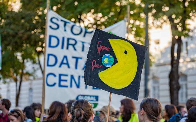 16.10.2026 Fridays For Future Klimastreik Klimaschutz ankündigen reicht nicht - Ohne Klimaschutz ist alles nix! TeilnehmerInnen des Fridays For Future Klimastreiks unter dem Motto Klimaschutz ankündigen reicht nicht - Ohne Klimaschutz ist alles nix! in der Prater Hauptallee beim Praterstern und an der Wiener Ringstraße in Wien, Österreich. Wien Prater Hauptallee beim Praterste Wien Oesterreich