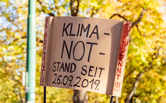 16.10.2026 Fridays For Future Klimastreik Klimaschutz ankündigen reicht nicht - Ohne Klimaschutz ist alles nix! TeilnehmerInnen des Fridays For Future Klimastreiks unter dem Motto Klimaschutz ankündigen reicht nicht - Ohne Klimaschutz ist alles nix! in der Prater Hauptallee beim Praterstern und an der Wiener Ringstraße in Wien, Österreich. Wien Prater Hauptallee beim Praterste Wien Oesterreich
