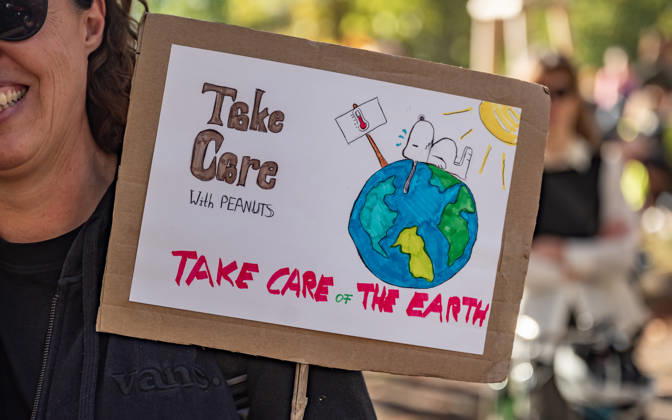 16.10.2026 Fridays For Future Klimastreik Klimaschutz ankündigen reicht nicht - Ohne Klimaschutz ist alles nix! TeilnehmerInnen des Fridays For Future Klimastreiks unter dem Motto Klimaschutz ankündigen reicht nicht - Ohne Klimaschutz ist alles nix! in der Prater Hauptallee beim Praterstern und an der Wiener Ringstraße in Wien, Österreich. Wien Prater Hauptallee beim Praterste Wien Oesterreich
