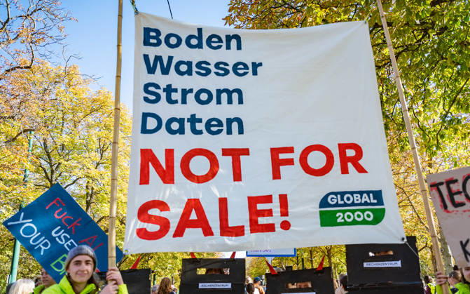 16.10.2026 Fridays For Future Klimastreik Klimaschutz ankündigen reicht nicht - Ohne Klimaschutz ist alles nix! TeilnehmerInnen des Fridays For Future Klimastreiks unter dem Motto Klimaschutz ankündigen reicht nicht - Ohne Klimaschutz ist alles nix! in der Prater Hauptallee beim Praterstern und an der Wiener Ringstraße in Wien, Österreich. Wien Prater Hauptallee beim Praterste Wien Oesterreich