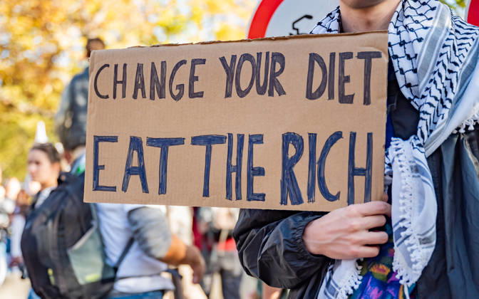 16.10.2026 Fridays For Future Klimastreik Klimaschutz ankündigen reicht nicht - Ohne Klimaschutz ist alles nix! TeilnehmerInnen des Fridays For Future Klimastreiks unter dem Motto Klimaschutz ankündigen reicht nicht - Ohne Klimaschutz ist alles nix! in der Prater Hauptallee beim Praterstern und an der Wiener Ringstraße in Wien, Österreich. Wien Prater Hauptallee beim Praterste Wien Oesterreich
