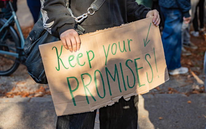 16.10.2026 Fridays For Future Klimastreik Klimaschutz ankündigen reicht nicht - Ohne Klimaschutz ist alles nix! TeilnehmerInnen des Fridays For Future Klimastreiks unter dem Motto Klimaschutz ankündigen reicht nicht - Ohne Klimaschutz ist alles nix! in der Prater Hauptallee beim Praterstern und an der Wiener Ringstraße in Wien, Österreich. Wien Prater Hauptallee beim Praterste Wien Oesterreich